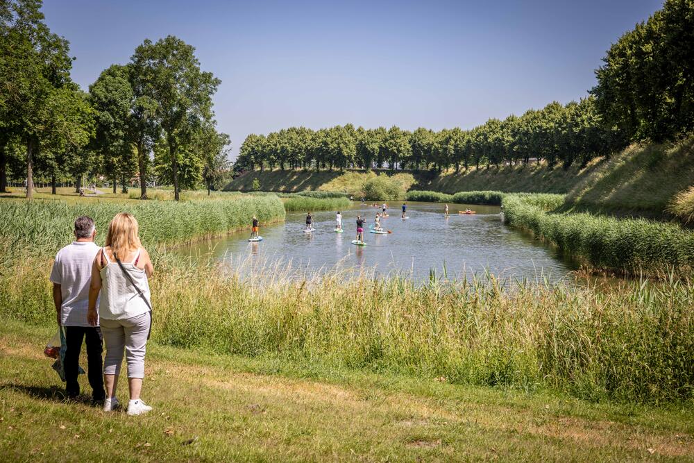 mensen bij recreatie op het water